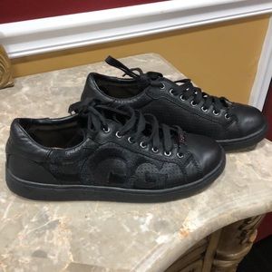 Ugg black sneakers women’s size 8